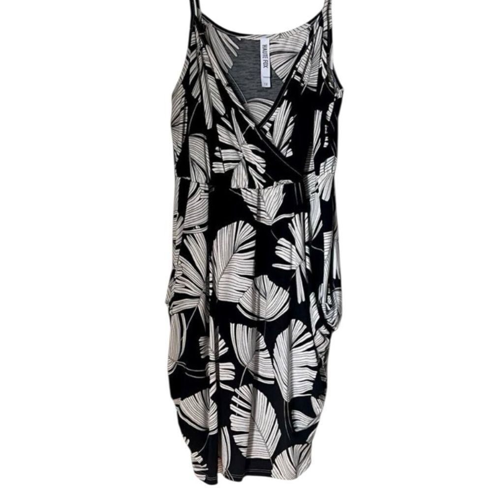 Haute Fox Sleeveless Summer Black White Leaf Tropical Resortwear Print Dress 1X